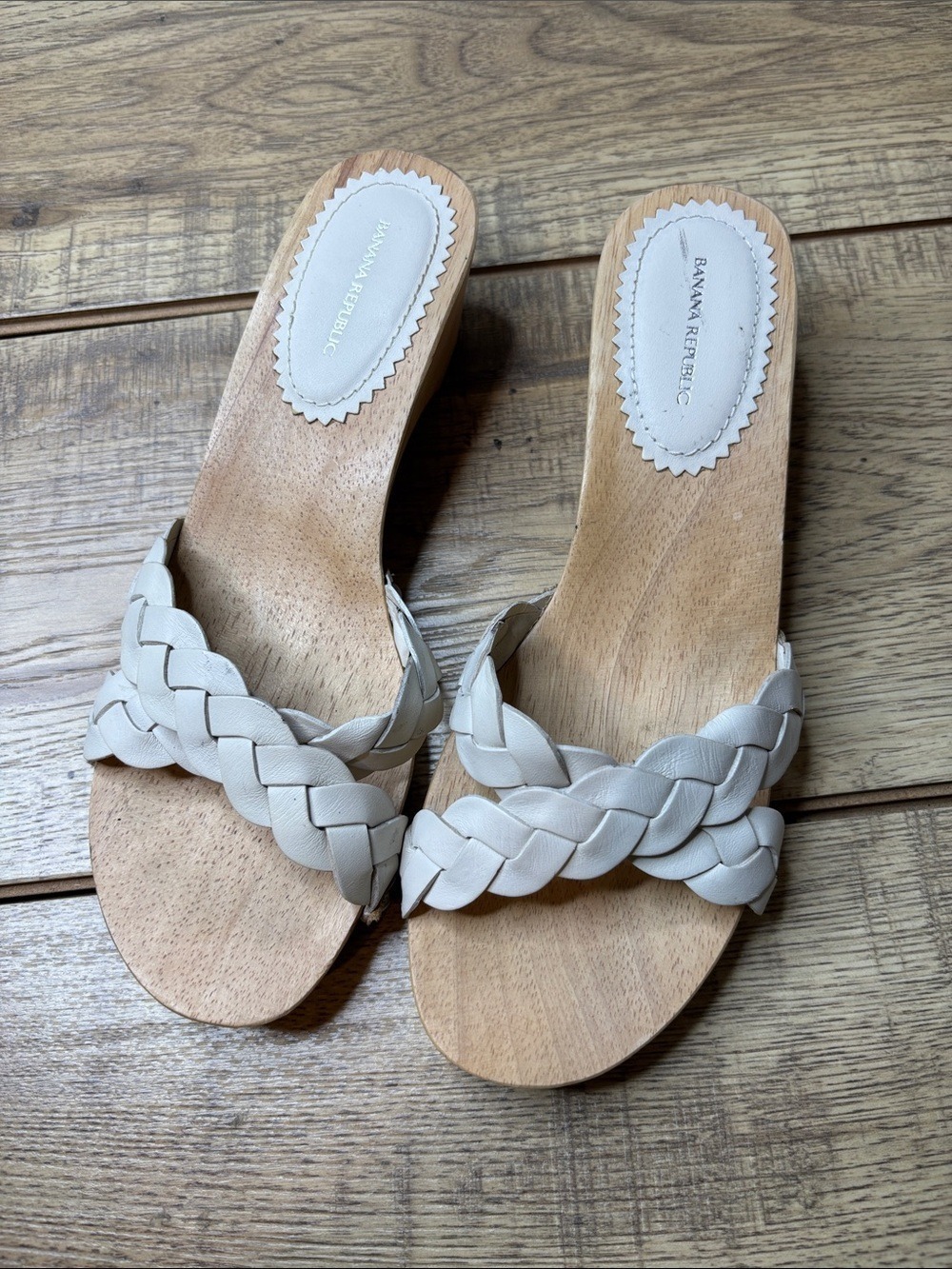 Women’s Banana Republic Cream Braided Leather Slide Mules Size 8